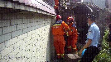 DƬ